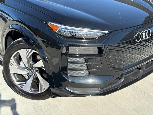 2025 Audi Q6 e-tron Premium Plus quattro