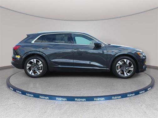 2022 Audi e-tron Premium Plus