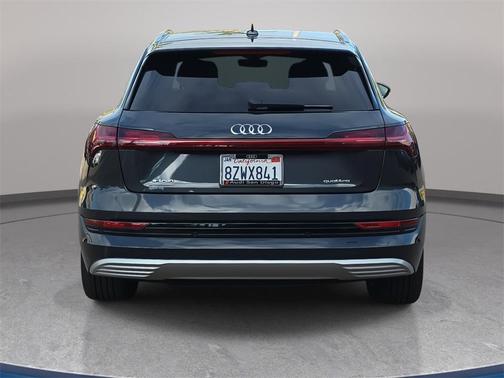 2022 Audi e-tron Premium Plus