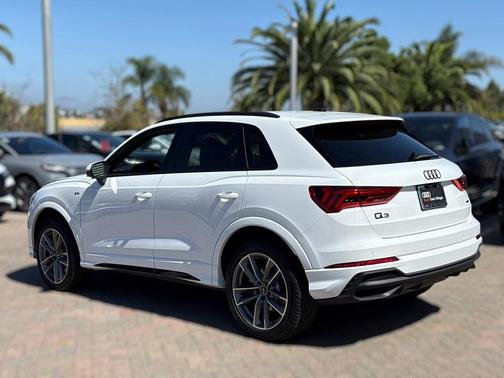 2025 Audi Q3 Premium 45 TFSI S line quattro Tiptronic