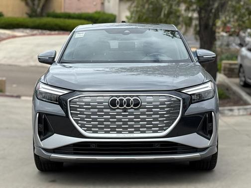 2025 Audi Q4 e-tron Sportback Premium 55 quattro