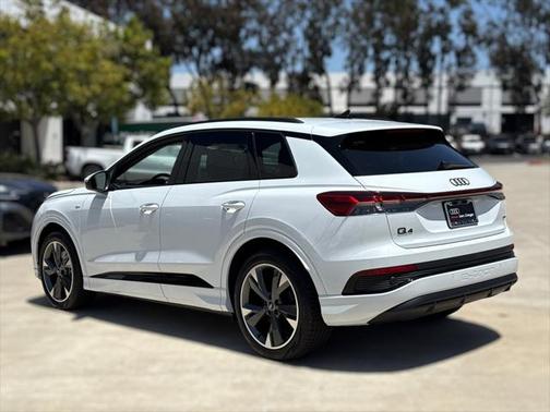 2025 Audi Q4 e-tron Premium Plus 55 quattro