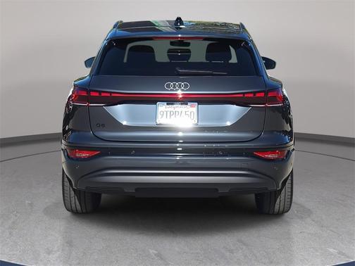 2025 Audi Q6 e-tron Premium quattro