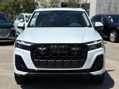 2025 Audi Q7 55 Premium Plus
