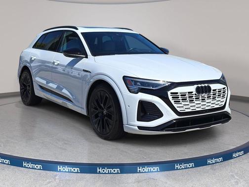 Glacier White Metallic 2024 Audi Q8 e-tron Prestige