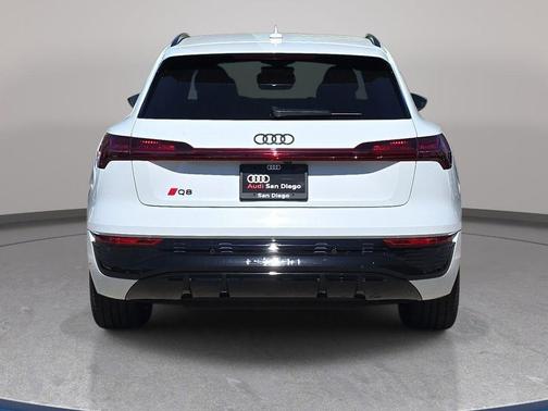 Glacier White Metallic 2024 Audi Q8 e-tron Prestige