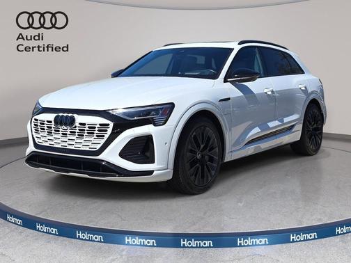 Glacier White Metallic 2024 Audi Q8 e-tron Prestige