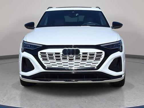 Glacier White Metallic 2024 Audi Q8 e-tron Prestige