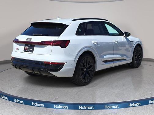 Glacier White Metallic 2024 Audi Q8 e-tron Prestige