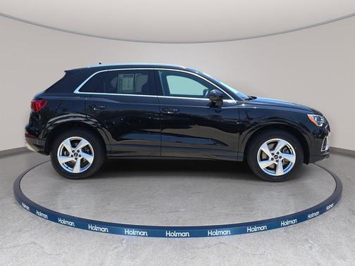 Black Metallic 2022 Audi Q3 40 Premium
