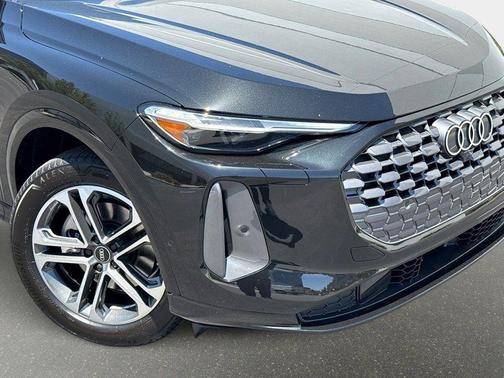 Mythos Black Metallic 2025 Audi Q5 Premium Plus TFSI quattro S tronic