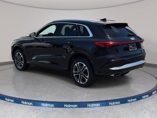 Mythos Black Metallic 2025 Audi Q5 Premium Plus TFSI quattro S tronic