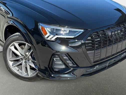 Mythos Black Metallic 2025 Audi Q3 Premium 45 TFSI S line quattro Tiptronic