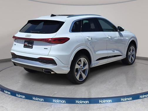Glacier White Metallic 2026 Audi Q5 Premium Plus TFSI quattro S tronic
