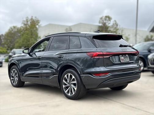 2025 Audi Q6 e-tron Premium Plus quattro