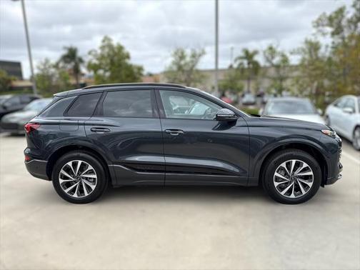 2025 Audi Q6 e-tron Premium Plus quattro