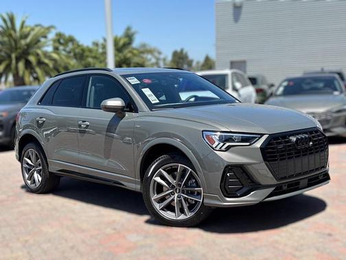 2025 Audi Q3 Premium 45 TFSI S line quattro Tiptronic