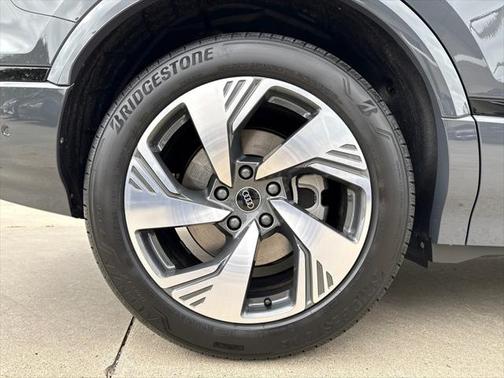 2025 Audi Q6 e-tron Premium Plus quattro