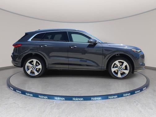 Tambora Gray Metallic 2026 Audi Q5 Premium Plus TFSI quattro S tronic