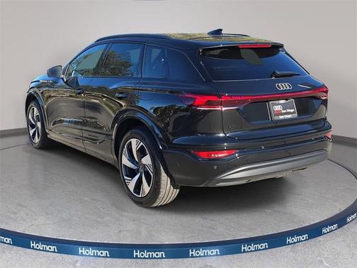 2025 Audi Q6 e-tron Premium quattro