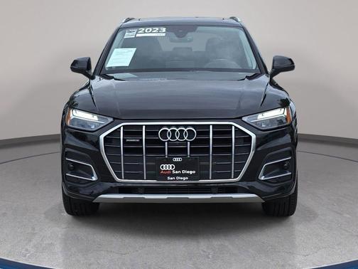 Mythos Black Metallic 2023 Audi Q5 40 Premium Plus