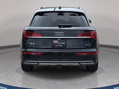 Mythos Black Metallic 2023 Audi Q5 40 Premium Plus