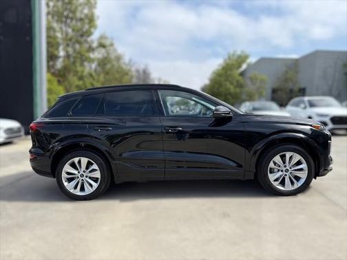 2025 Audi Q6 e-tron Premium Plus