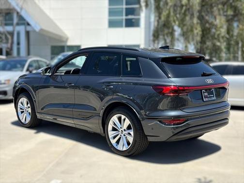 2025 Audi Q6 e-tron Premium Plus
