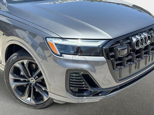 2025 Audi Q7 55 Premium Plus