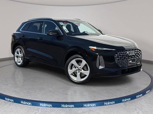 Mythos Black Metallic 2025 Audi Q5 Premium Plus TFSI quattro S tronic