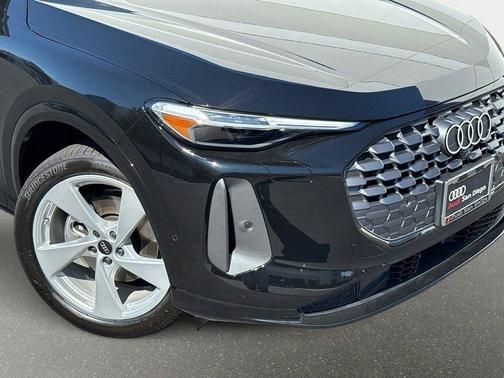 Mythos Black Metallic 2025 Audi Q5 Premium Plus TFSI quattro S tronic