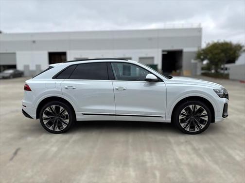 2025 Audi Q8 55 Premium Plus
