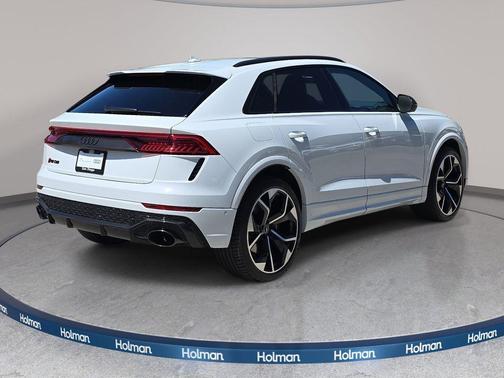 White 2024 Audi RS Q8 4.0T