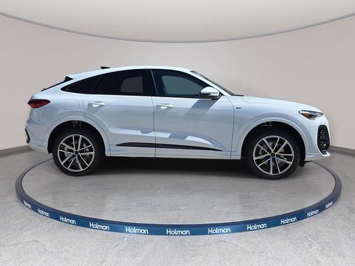 Glacier White Metallic 2026 Audi Q5 Sportback Premium Plus TFSI quattro S tronic