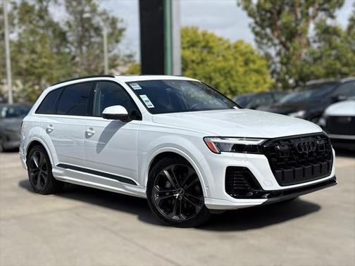 2025 Audi Q7 55 Premium Plus