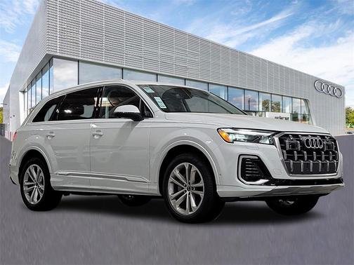 2025 Audi Q7 45 Premium Plus