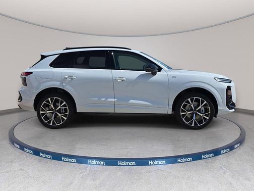 Glacier White Metallic 2026 Audi Q3 TFSI quattro S tronic