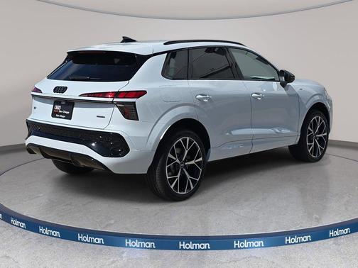Glacier White Metallic 2026 Audi Q3 TFSI quattro S tronic