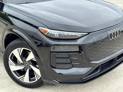 2025 Audi Q6 e-tron Premium Plus quattro