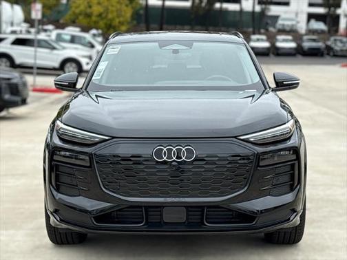 2025 Audi Q6 e-tron Premium Plus quattro