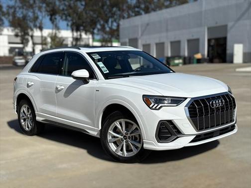 2025 Audi Q3 Premium 45 TFSI S line quattro Tiptronic