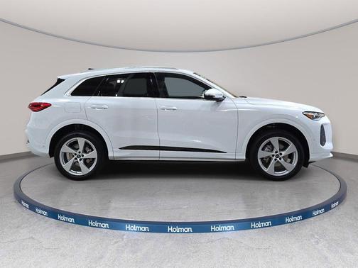 Glacier White Metallic 2026 Audi Q5 Premium Plus TFSI quattro S tronic