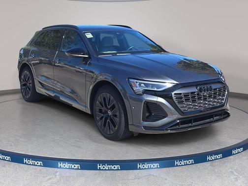 Daytona Gray Pearl Effect 2024 Audi Q8 e-tron Prestige