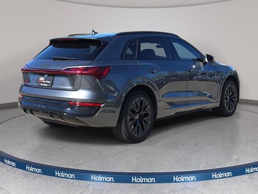 Daytona Gray Pearl Effect 2024 Audi Q8 e-tron Prestige