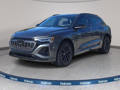 Daytona Gray Pearl Effect 2024 Audi Q8 e-tron Prestige