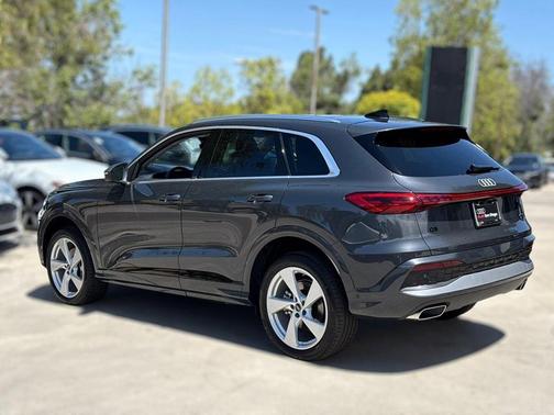 2025 Audi Q5 Premium Plus