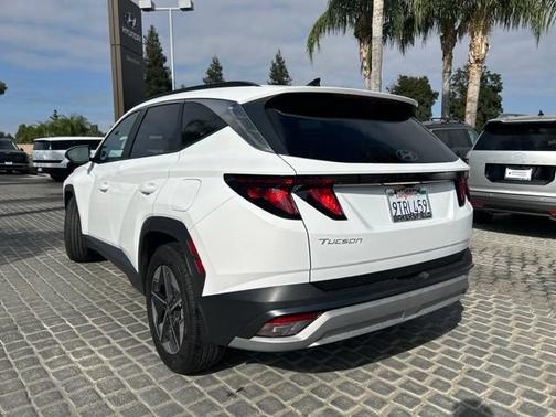 White 2025 Hyundai TUCSON SEL