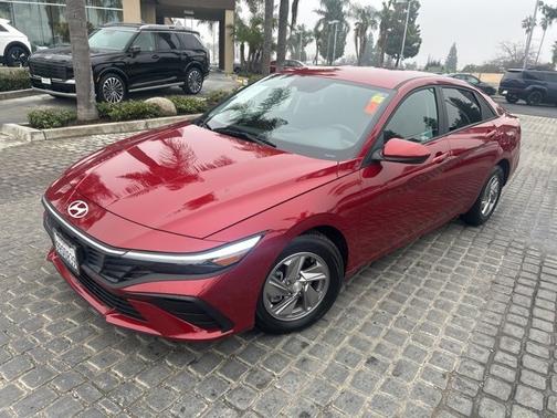 2025 Hyundai ELANTRA SE