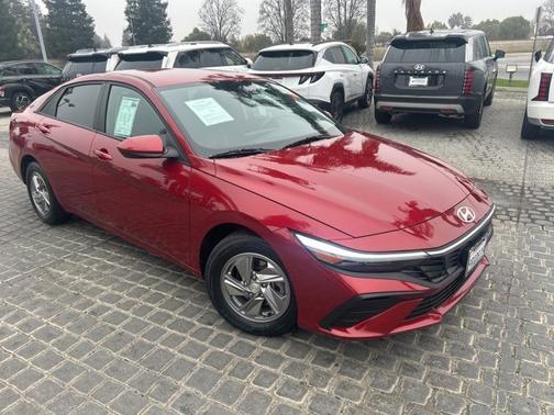 2025 Hyundai ELANTRA SE