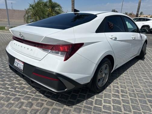 White 2025 Hyundai ELANTRA SE